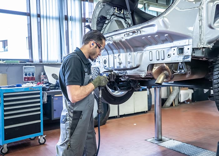 Karosserie- und Fahrzeugbaumechaniker/in (m/w/d)